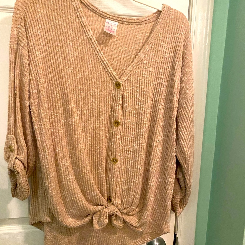 No Boundaries top